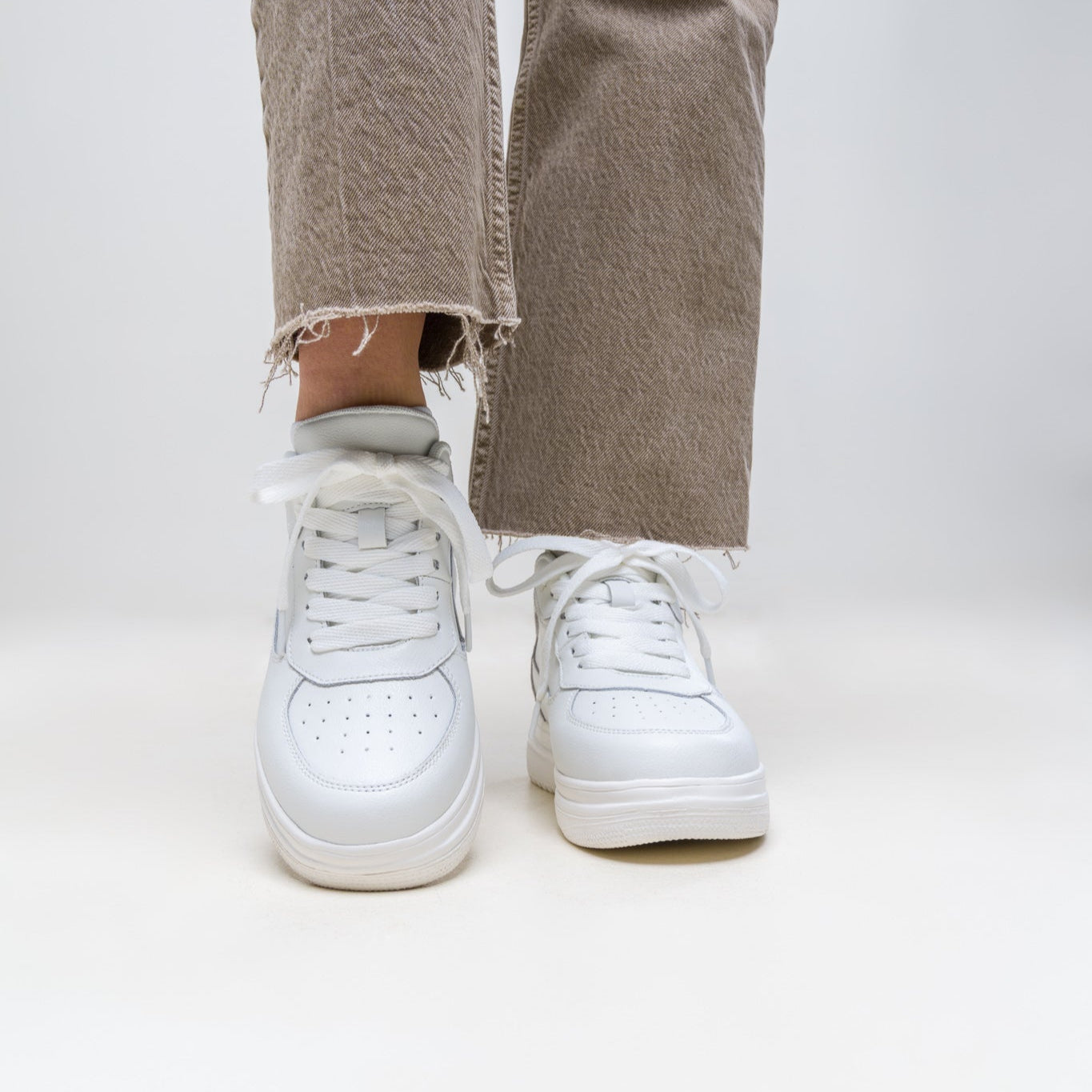 Weiße elegante Alltagsschuhe für Damen – Beide Schuhe | Schuh Galaxy