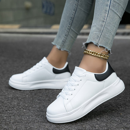 Schlichte weiße Sneakers für Damen
