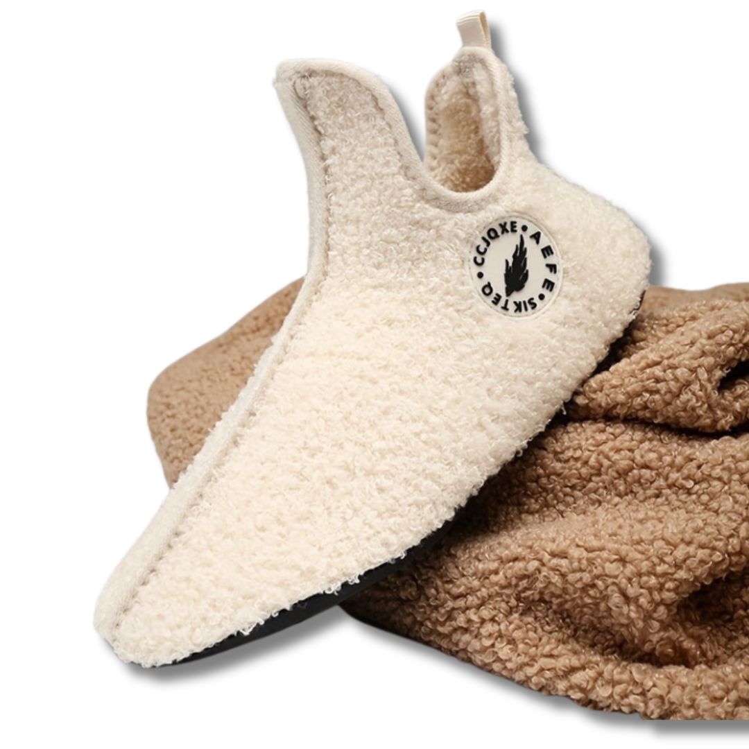 Moderne Fuzzy Hausschuhe „AEFE“ in Creme Weiß | Schuh Galaxy