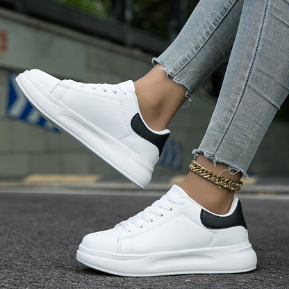 Schlichte weiße Sneakers für Damen
