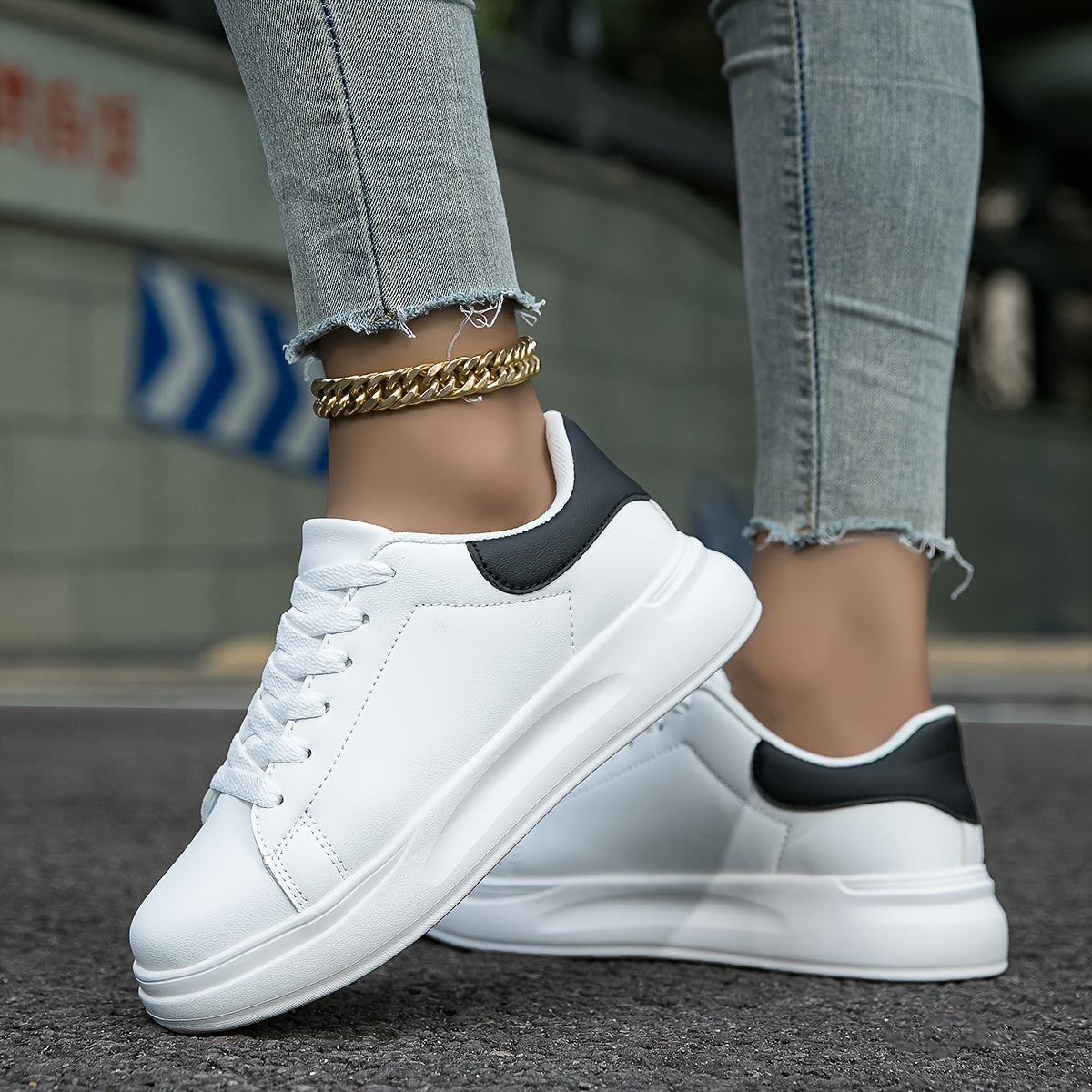 Schlichte weiße Sneakers für Damen